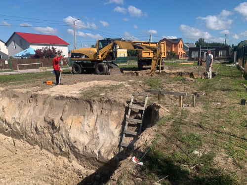 Відриття котловану будинку №2 Відриття котловану будинку №2